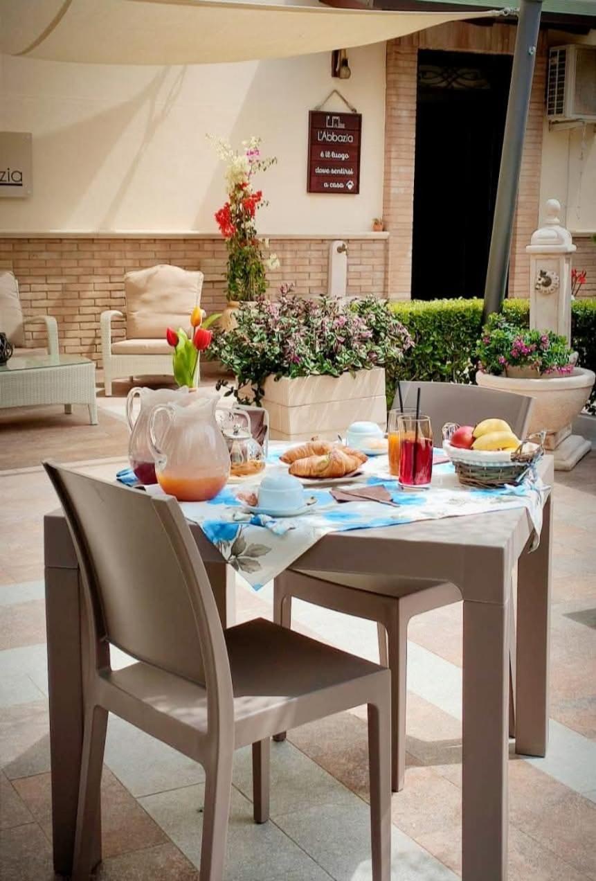 B&B L'Abbazia Torremaggiore Bagian luar foto